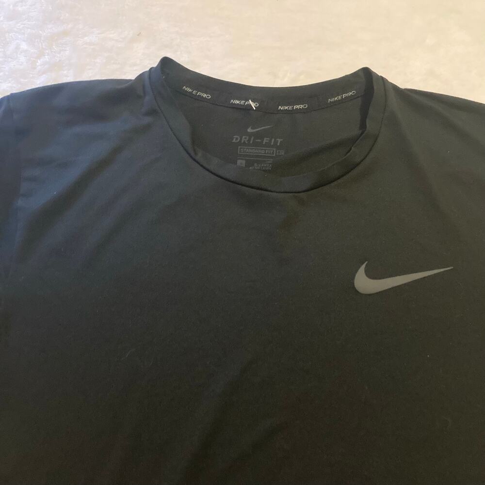 NIKE Pro Men's Dri-Fit Short Sleeve Black Shirt Standard Fit Small
